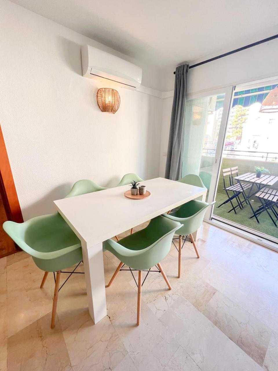 Large & Cozy Centrally Apartment Torremolinos Exteriör bild