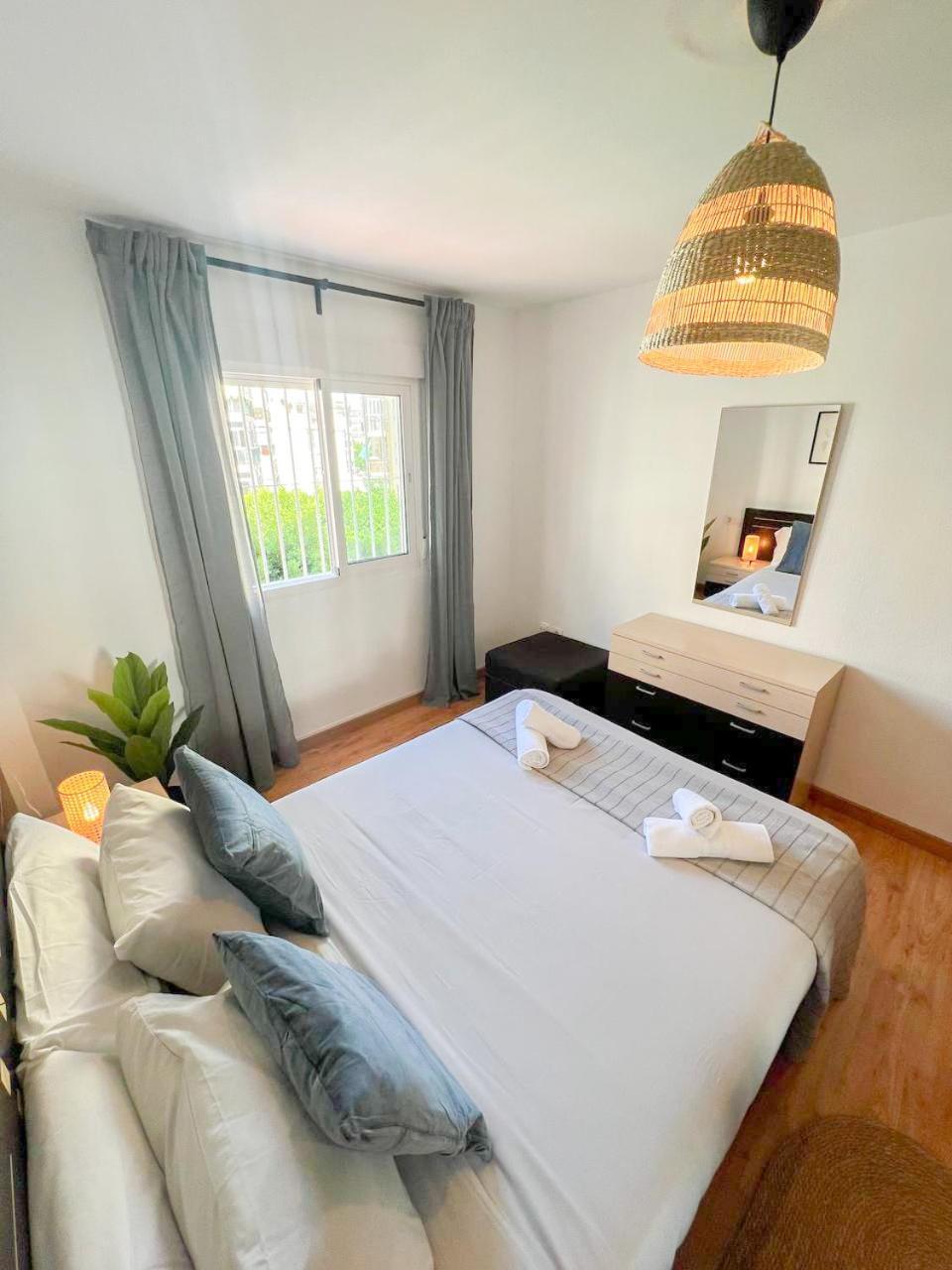 Large & Cozy Centrally Apartment Torremolinos Exteriör bild
